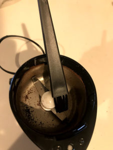 カリタのコーヒーミルCM-50、掃除用ブラシ